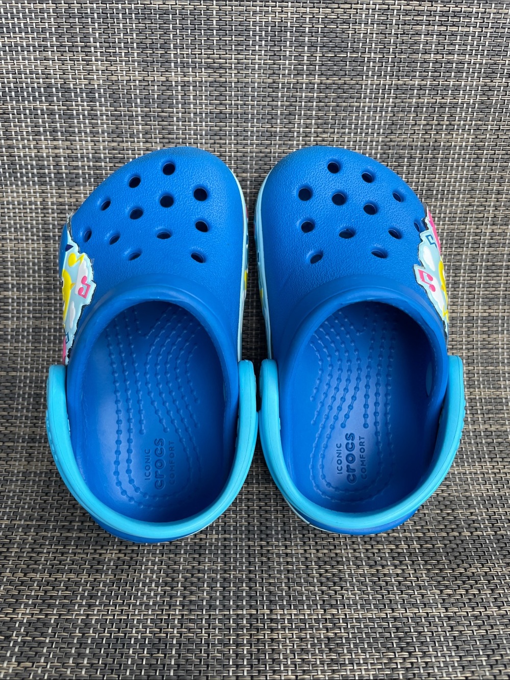 CROCS Baby Shark Pinkfong Band Clogs Slip On Shoes Unisex Infant Toddler Size 4 - Picture 9 of 9